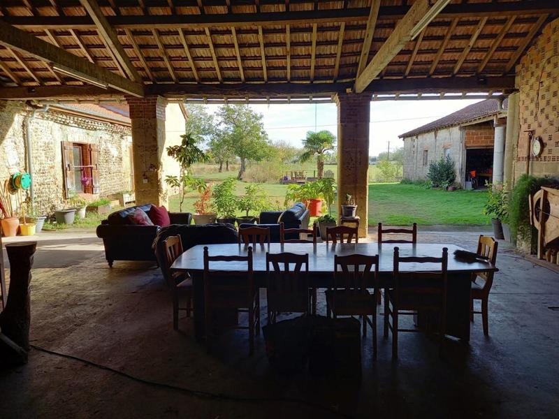 Corps de ferme - 250 m² - 8 pièces