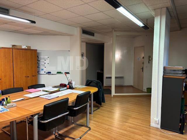 Entrepôt - 87 m² - 2 pièces