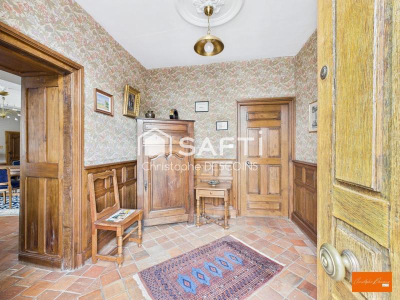 Maison - 220 m² - 8 pièces