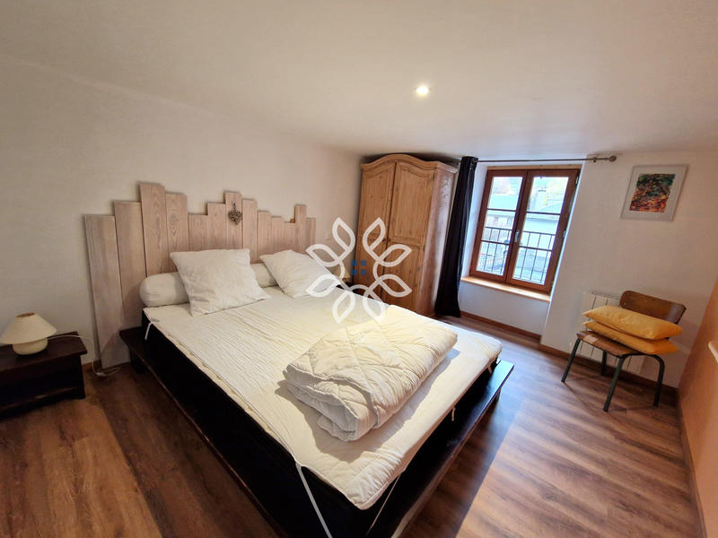 Maison - 236 m² - 9 pièces