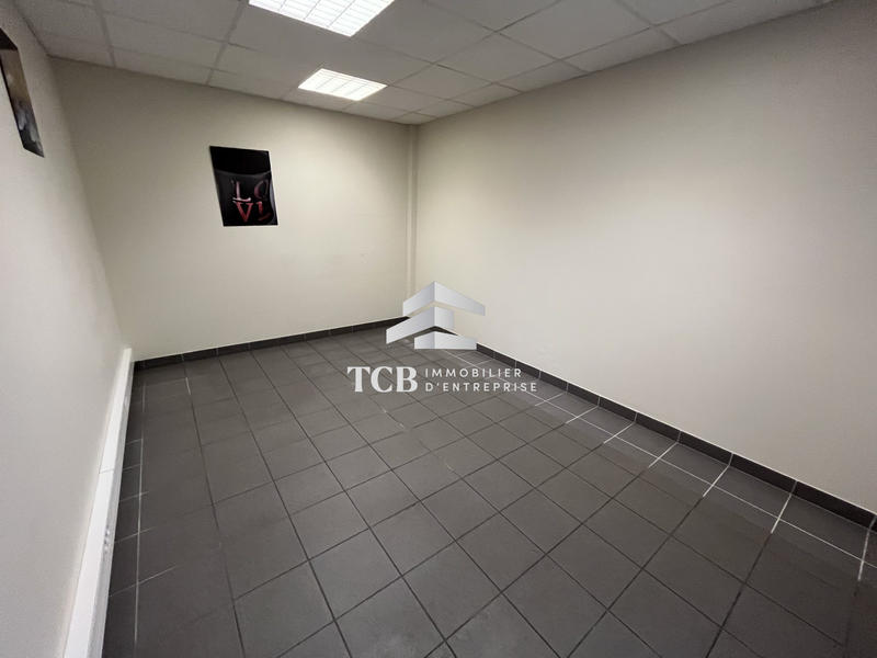 Local d'activités - 334 m²