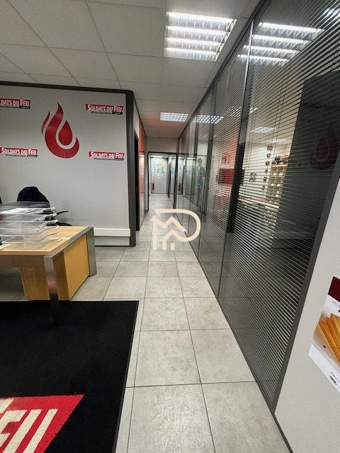 Local d'activités - 203 m²