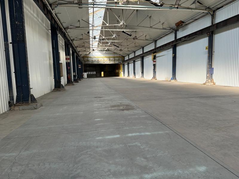 Local d'activité / Entrepôt - 2 775 m² - 3 pièces