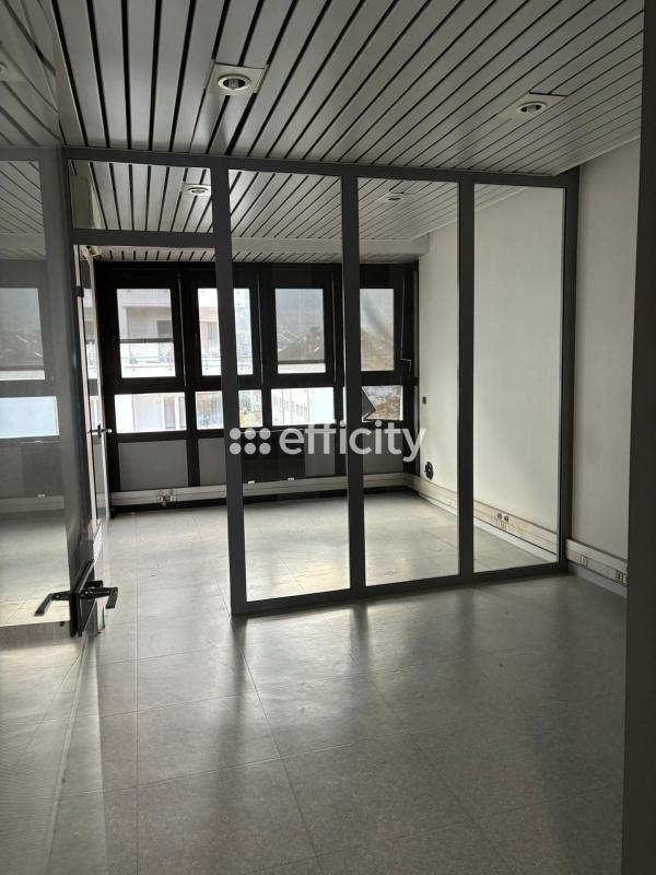 Bureau - 156 m² - 8 pièces