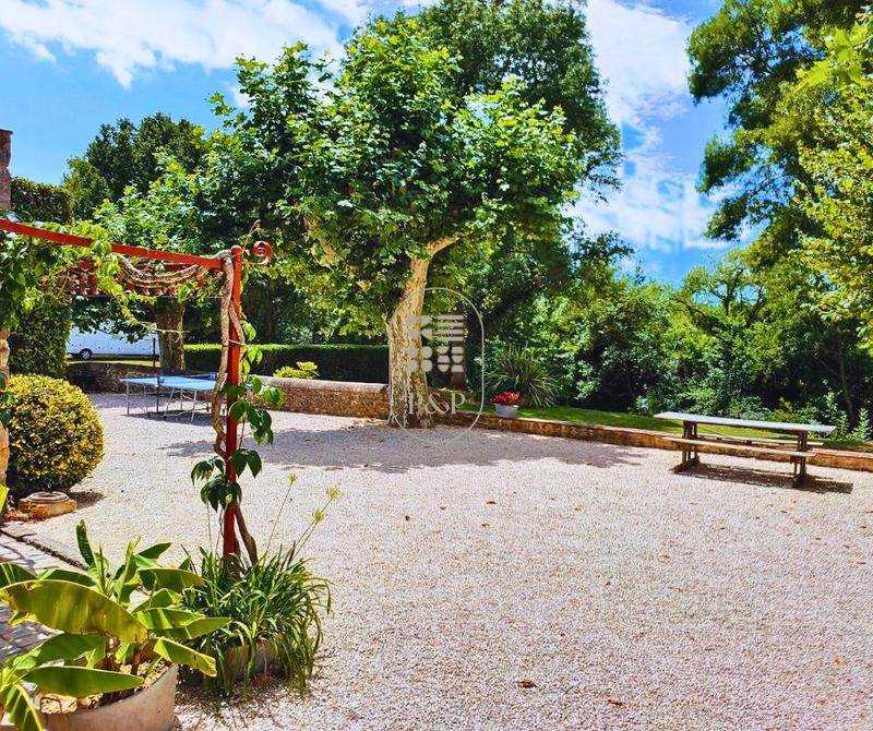 Mas - 339 m² - 6 pièces