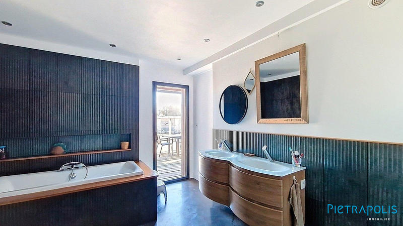 Villa - 239 m² - 7 pièces