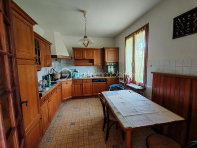 Maison traditionnelle - 205 m² - 10 pièces