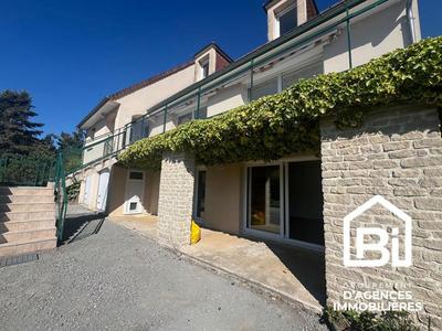 Maison traditionnelle - 180 m² - 7 pièces