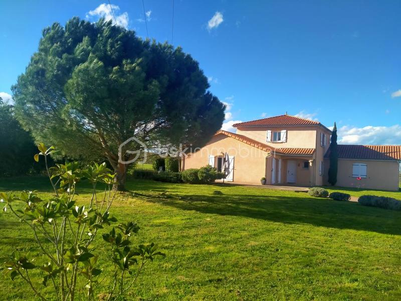 Maison - 137 m² - 6 pièces