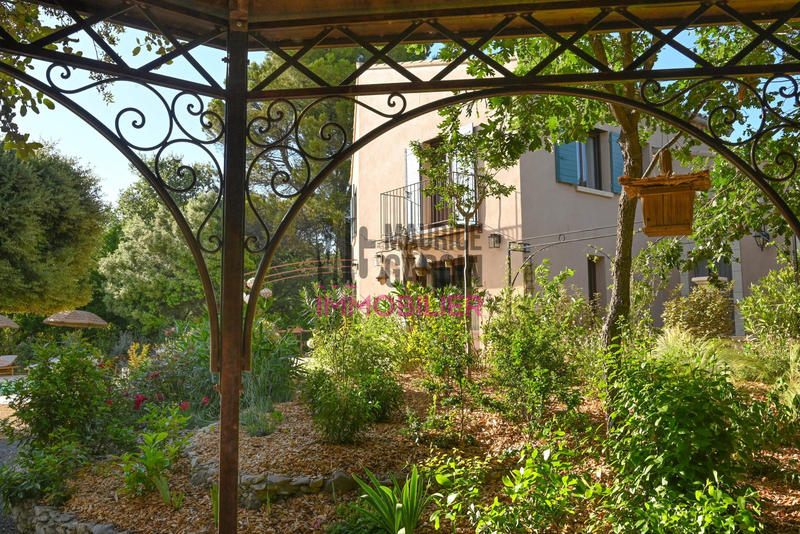 Maison - 200 m² - 8 pièces