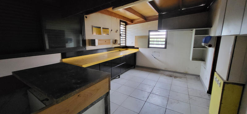 Maison - 280 m² - 10 pièces