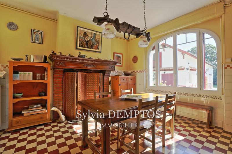 Maison - 273 m² - 12 pièces