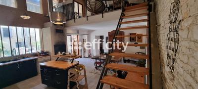 Maison - 121 m² - 8 pièces