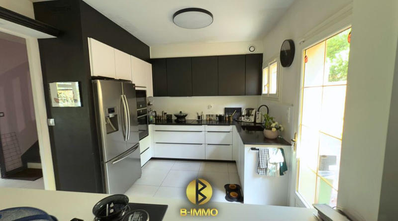 Maison - 210 m² - 7 pièces