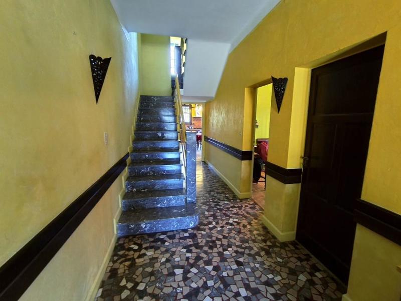 Villa - 302 m² - 13 pièces