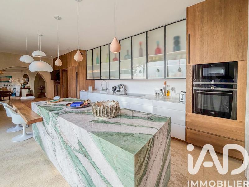 Maison - 245 m² - 5 pièces