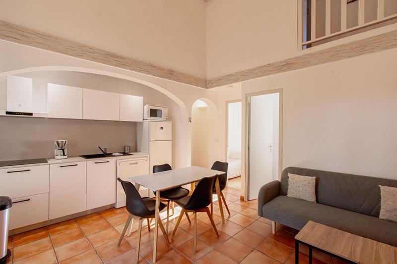 Local commercial - 1 171 m² - 58 pièces