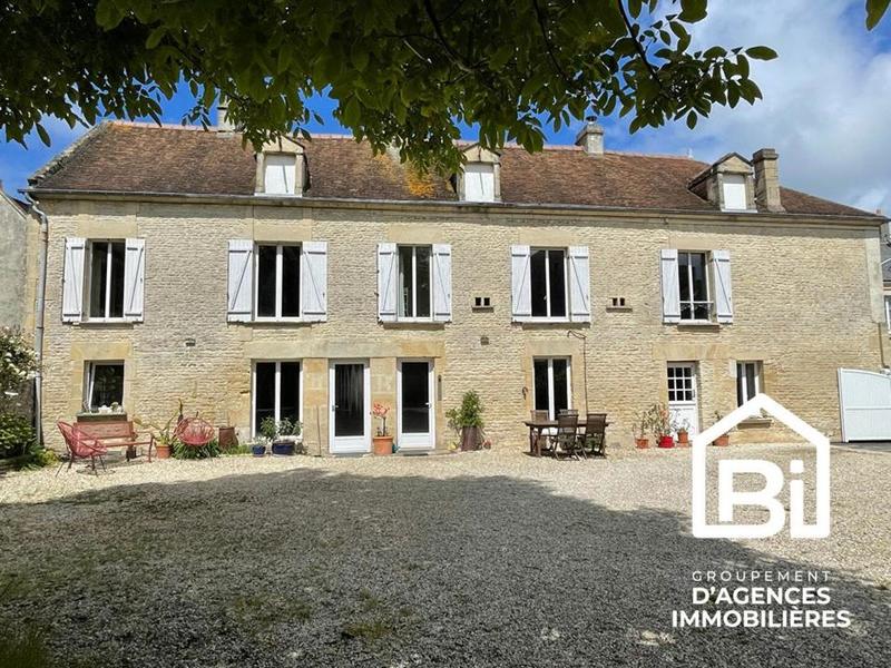 Maison - 220 m² - 9 pièces