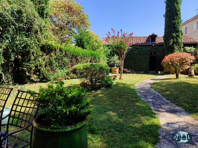 Maison - 366 m² - 9 pièces