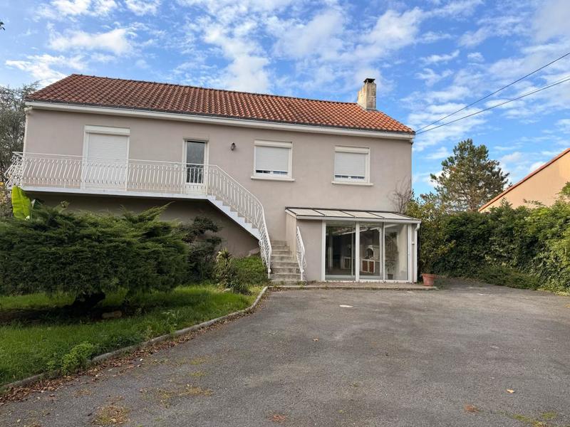 Maison - 181 m² - 8 pièces