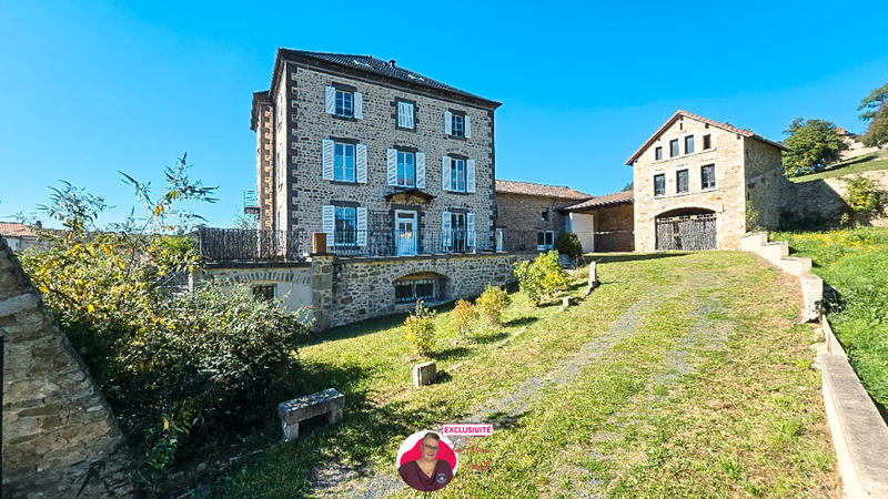 Maison - 868 m² - 23 pièces