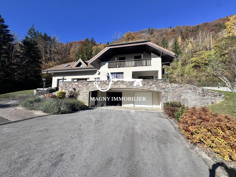 Maison - 280 m² - 10 pièces