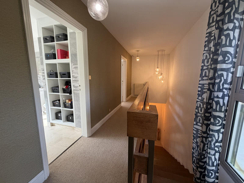 Maison - 334 m² - 8 pièces