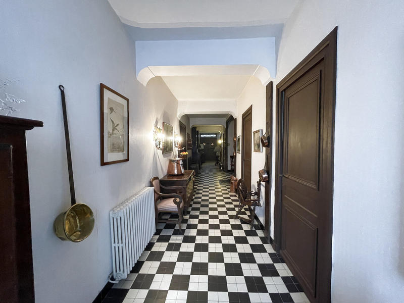 Maison - 420 m² - 15 pièces