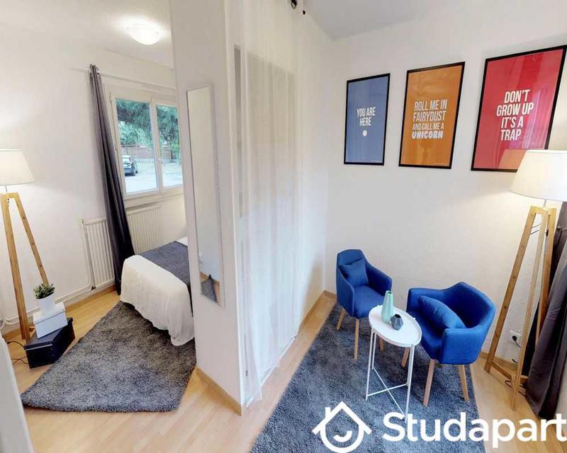 Chambre - 90 m² - 1 pièce