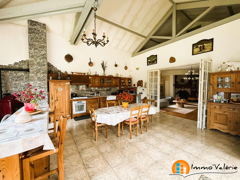 Maison - 761 m² - 16 pièces