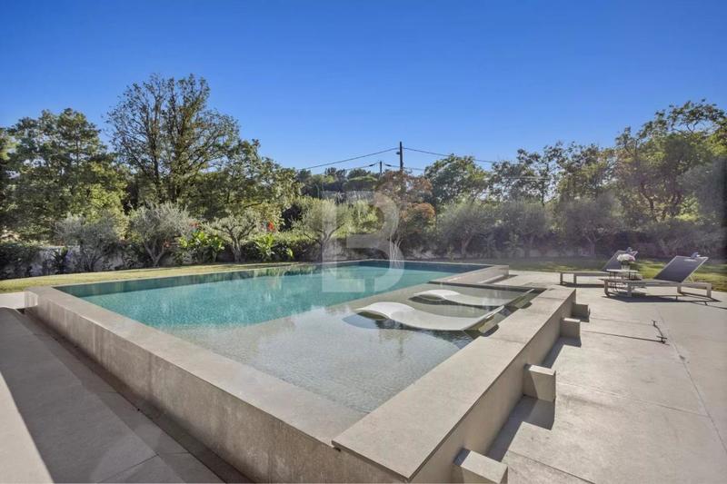 Villa - 326 m² - 9 pièces