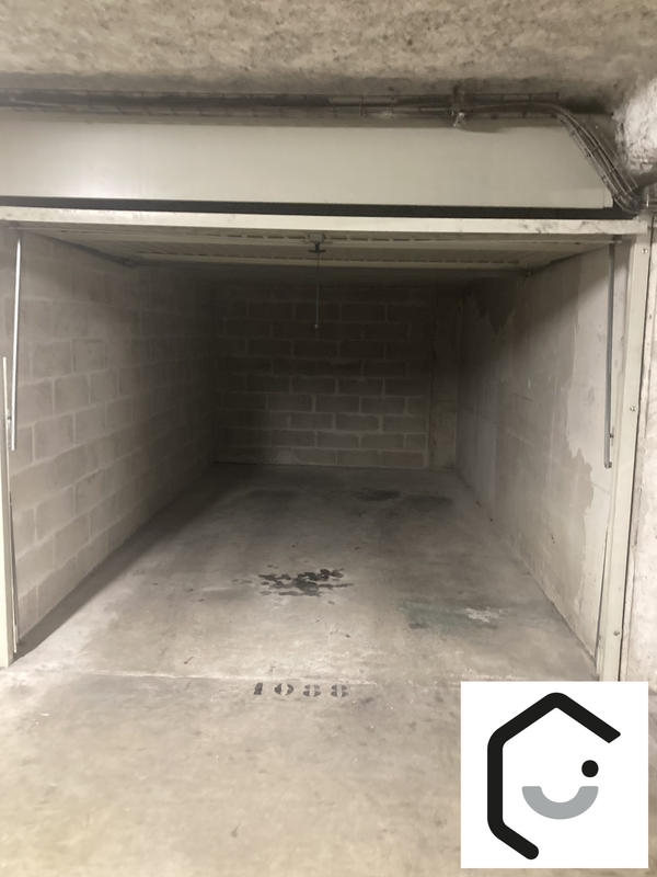 Parking / Garage - 10 m²