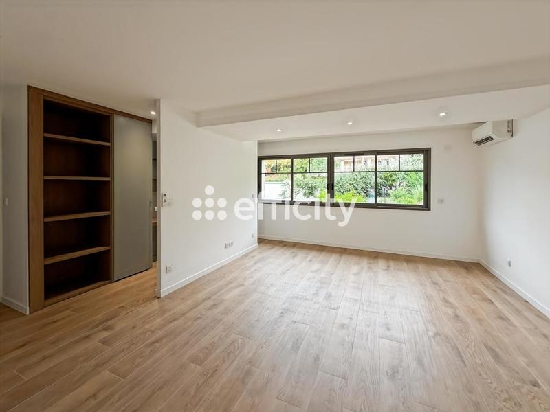 Villa - 273 m² - 8 pièces