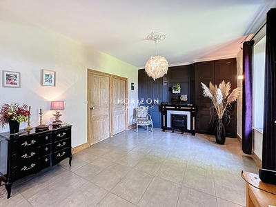 Maison - 255 m² - 6 pièces