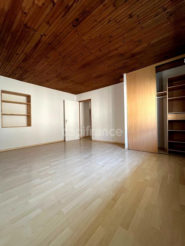 Maison - 232 m² - 7 pièces