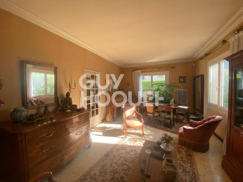 Maison - 210 m² - 7 pièces