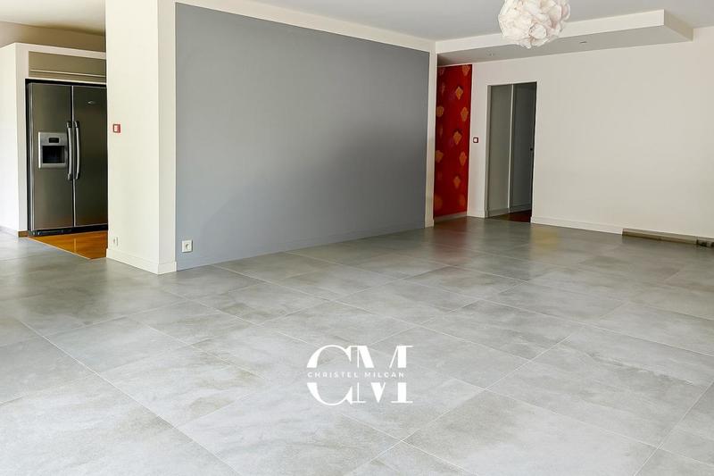 Maison - 196 m² - 7 pièces