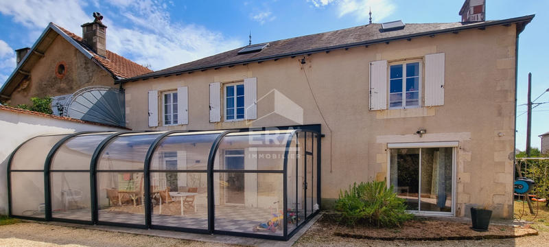 Maison - 264 m² - 9 pièces