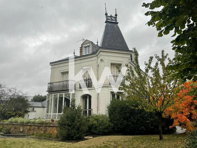 Maison - 422 m² - 8 pièces