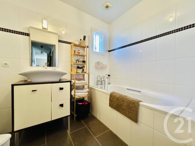 Maison - 102 m² - 5 pièces