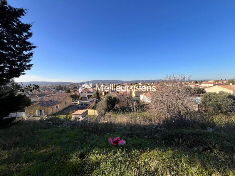 Terrain constructible - 1 030 m²