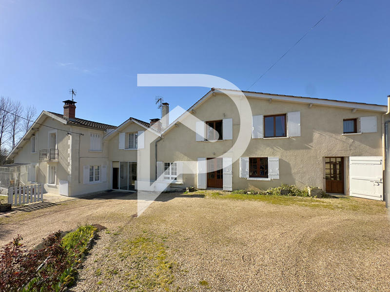 Maison - 225 m² - 9 pièces