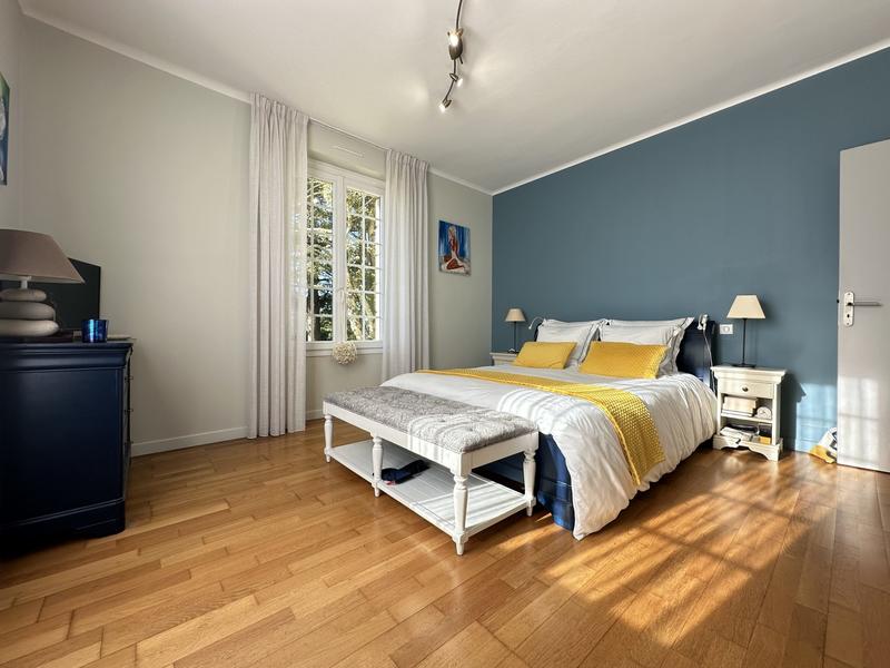 Maison - 260 m² - 11 pièces