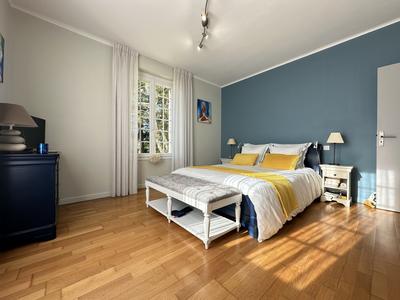 Maison - 260 m² - 11 pièces