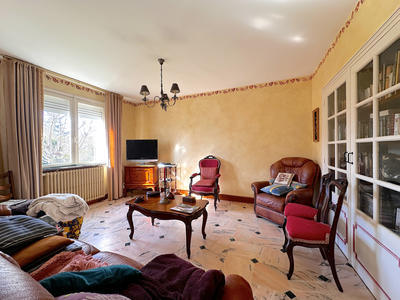 Maison - 260 m² - 8 pièces