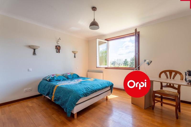 Maison - 250 m² - 6 pièces