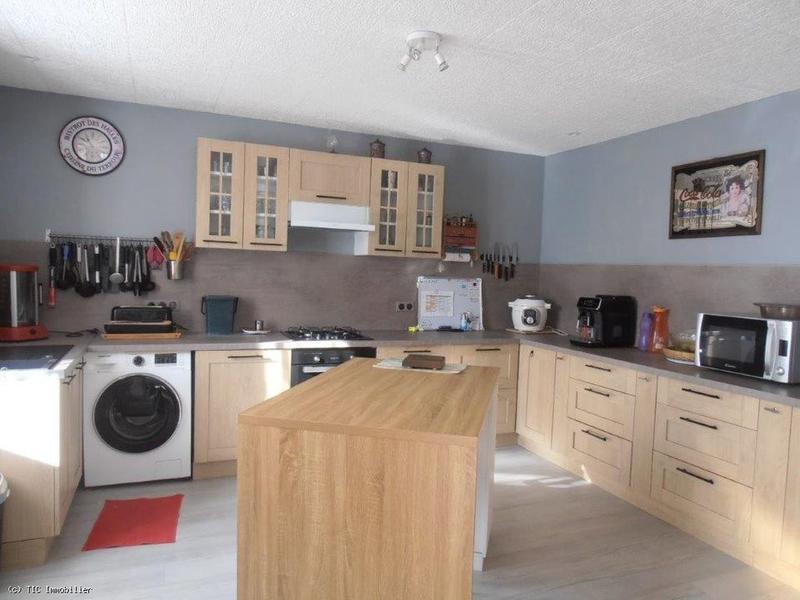 Propriété - 202 m² - 9 pièces