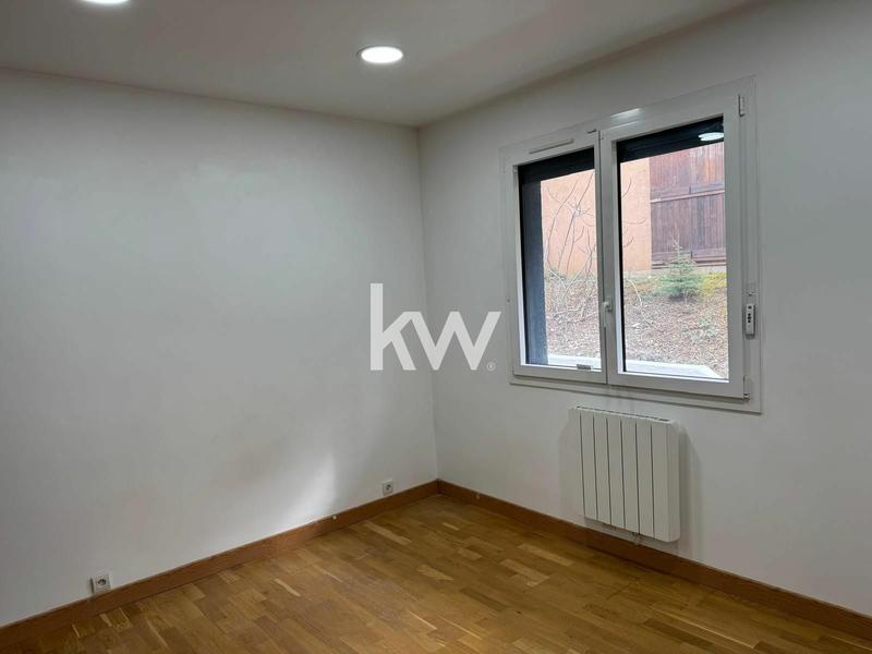 Maison - 200 m² - 8 pièces