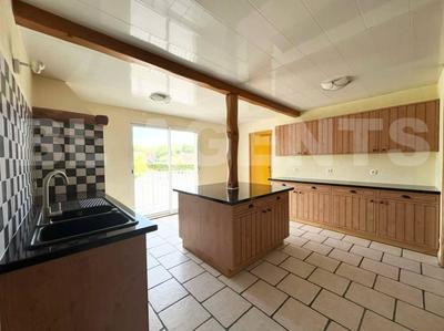 Maison jumelée - 254 m² - 9 pièces