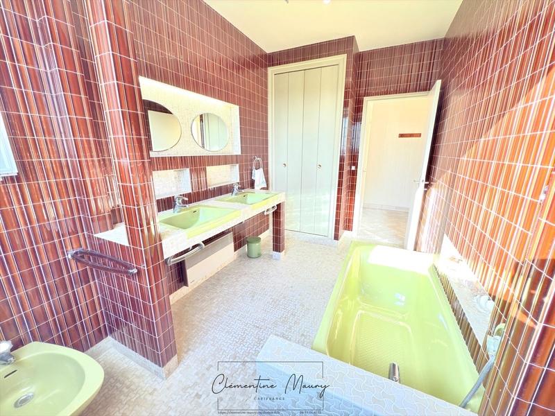 Maison - 200 m² - 7 pièces